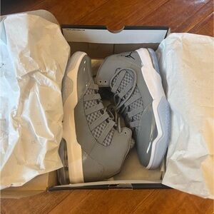 Grey Jordan Max Aura 10 new